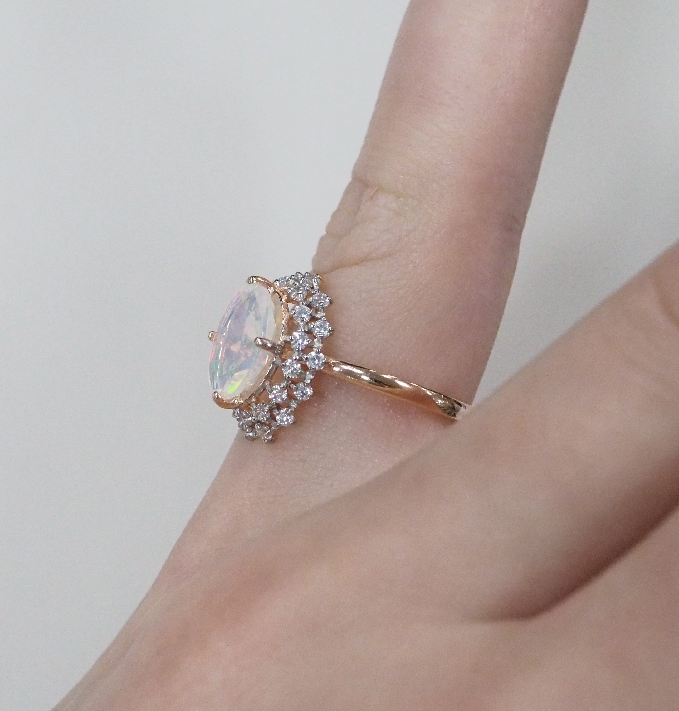 Серебряное кольцо с опалом